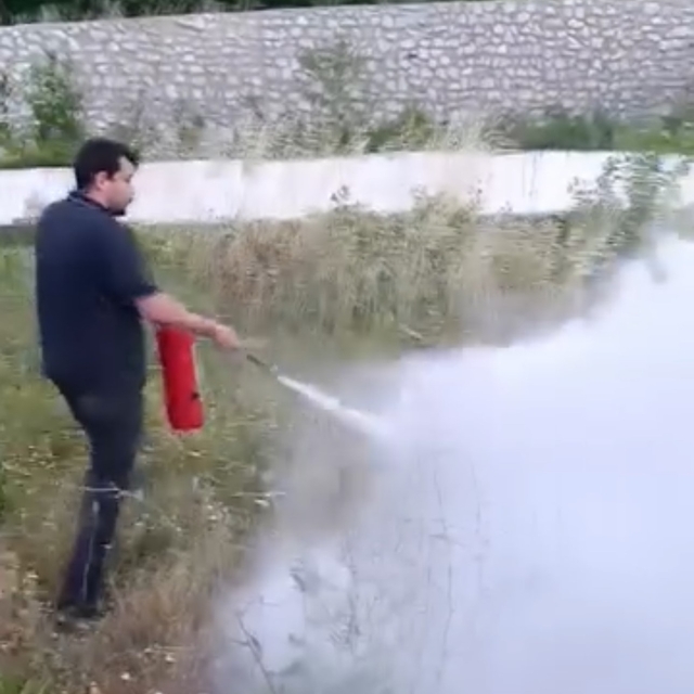 Yangını gören makinistler treni durdurup müdahale etti