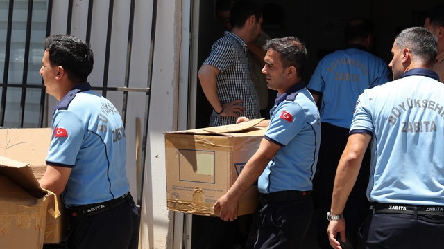 Antalya'da zabıta 4 bin 322 sahte parfüme el koydu