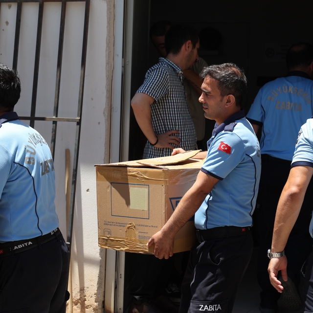 Antalya'da zabıta 4 bin 322 sahte parfüme el koydu