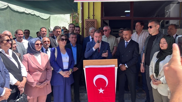 MHP Sivrihisar İlçe Başkanlığı'nın yeni hizmet binası törenle hizmete açıldı