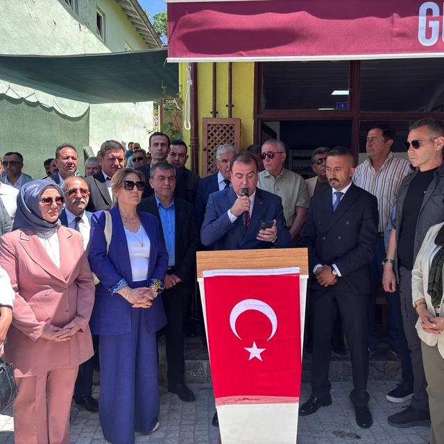 MHP Sivrihisar İlçe Başkanlığı'nın yeni hizmet binası törenle hizmete açıld...