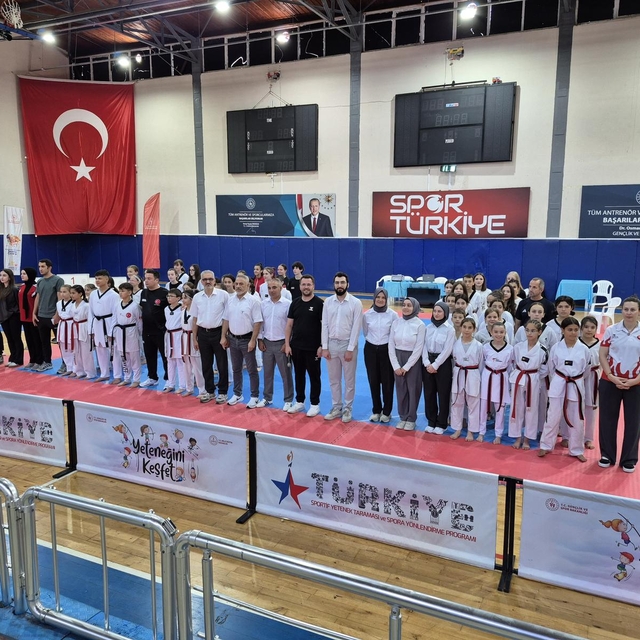 Kırklareli'nde Minikler Batı Grubu ve Anadolu Yıldızlar Ligi Tekvando İl Şa...