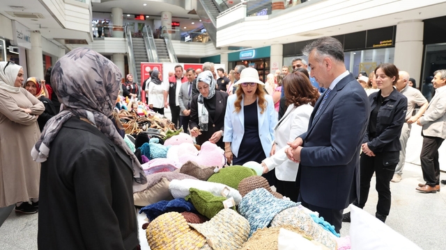 Karabük'te kursiyerlerinin el emeği ürünleri  sergilendi