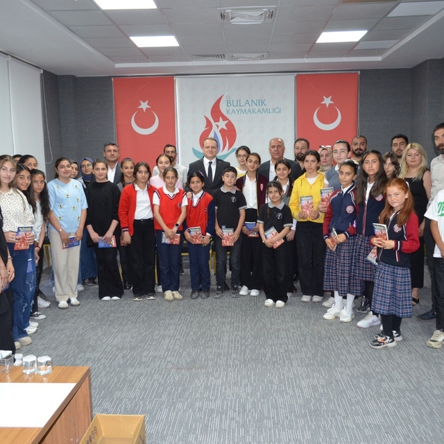 Gençler "Yıldızlara Yakın" kitabını Kaymakam Koşansu ile değerlendirdi