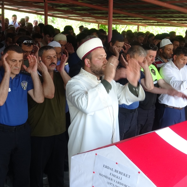 Kazada ölen emekli komiser, son yolculuğuna uğurlandı