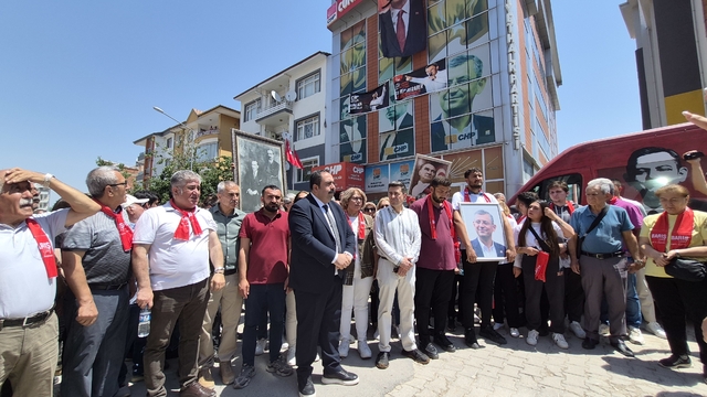 Malatya'da CHP'nin yeni il yönetimi, kapıyı çilingire açtırarak içeri girdi (2)