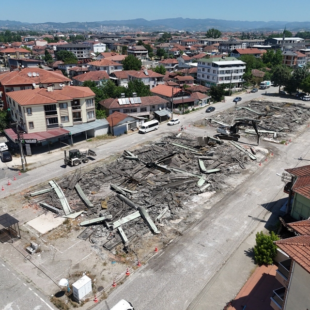 Düzce'de riskli yapılar temizliyor
Yıpranan yapılar küçük bir darbeyle yerl...