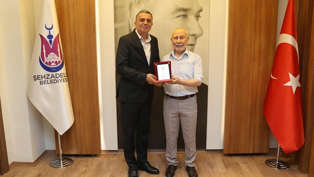 Manisa'da 41 bin nikaha imza attı, gözyaşlarıyla veda etti