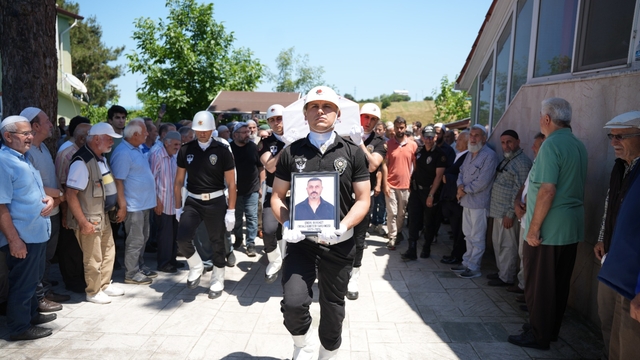 Kazada ölen emekli komiser yardımcısı toprağa verildi