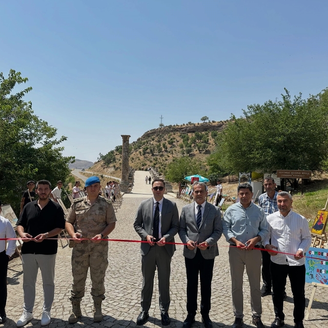 Ortaokulu öğrencilerinin yıl sonu resim sergisi Cendere Köprüsü'nde açıldı