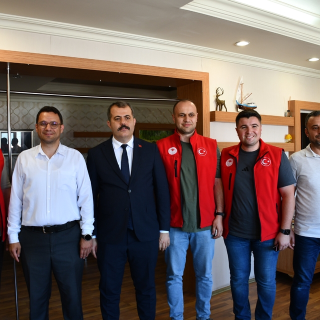 Kaymakam Kaya, son mesai gününde vatandaşlarla vedalaştı