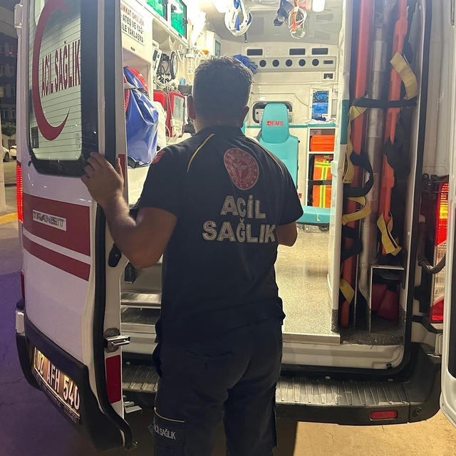 Otomobilin çarptığı yaya yaralandı
