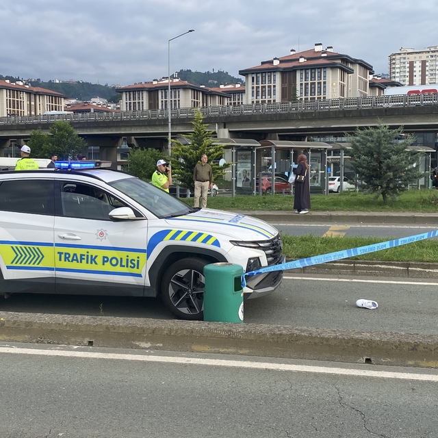Yolun karşısına geçerken kamyonetin çarptığı kadın öldü