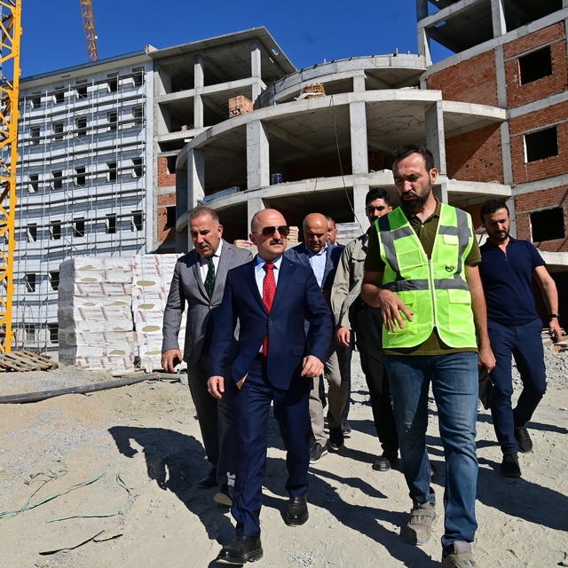 Söke'de KYK Erkek Öğrenci Yurdunda çalışmalar hız kesmeden sürüyor