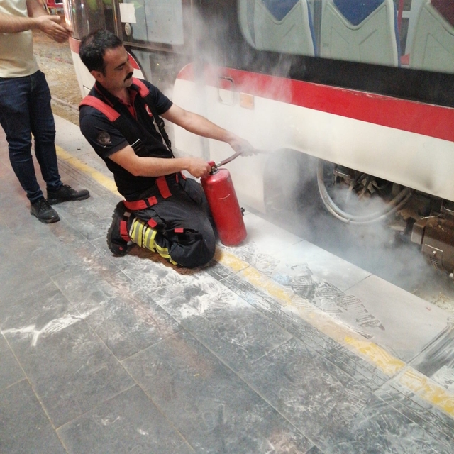 Tramvayda yangın paniği