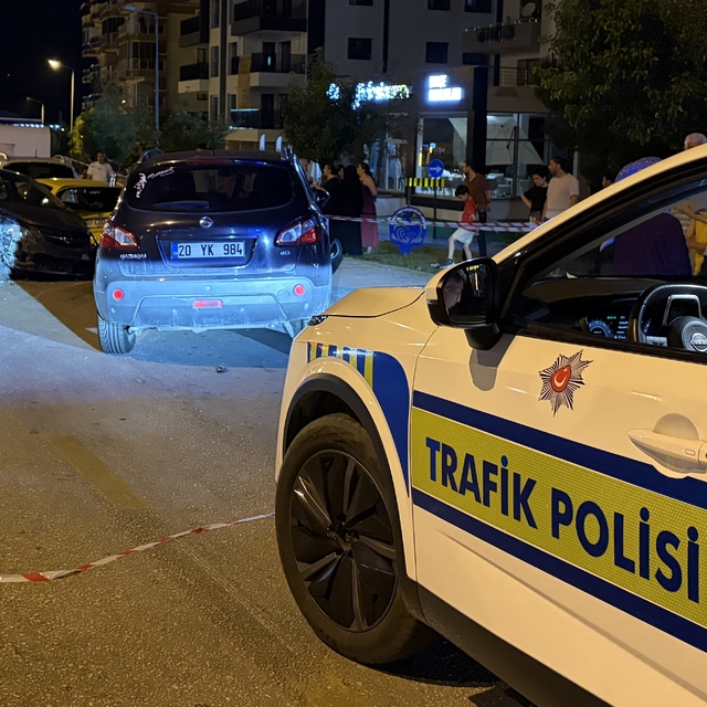 Denizli'de iki otomobilin çarpıştığı kazada sürücüler yaralandı
