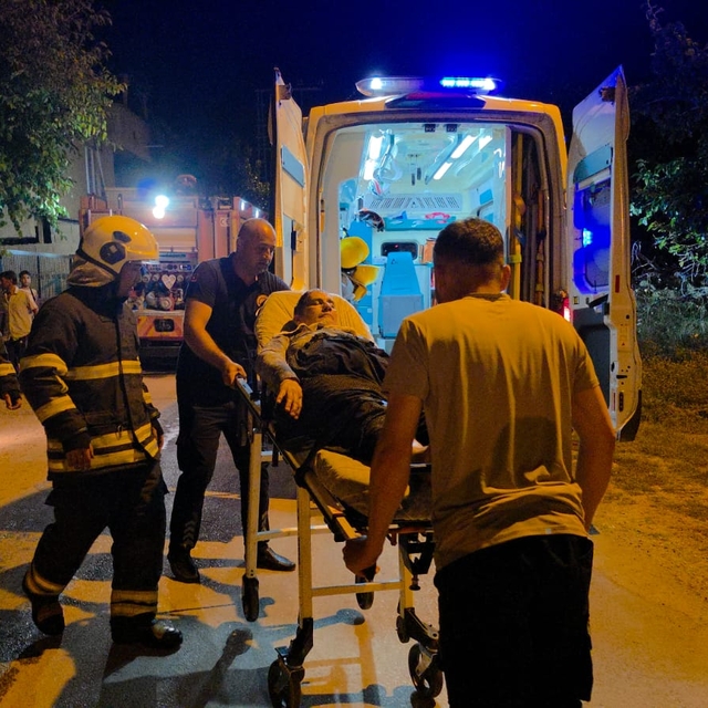 Adana'da evde çıkan yangında bir kişi dumandan etkilendi