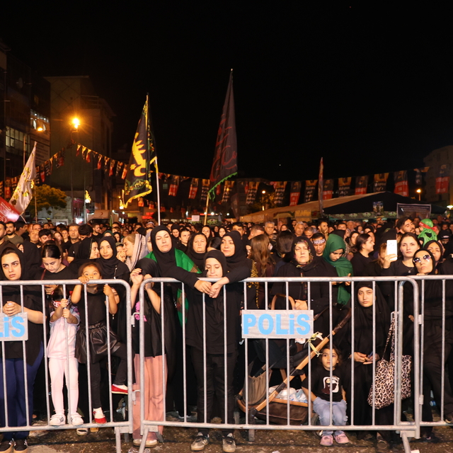 Iğdır'da "Tasua Gecesi" merasiminde binlerce kişi bir araya geldi