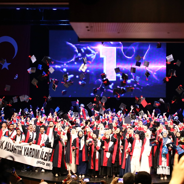 GAÜN İlahiyat Fakültesi'nde mezuniyet töreni