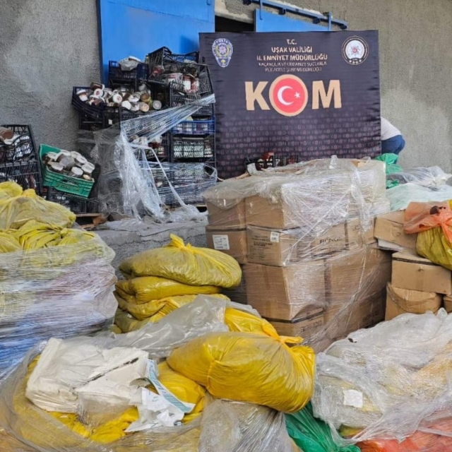 Uşak'ta son kullanma tarihi geçmiş 29 ton çikolata ele geçirildi