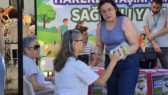 Eskişehir'de vatandaşlar teste girdi, fiziksel yaşını öğrendi
İl Sağlık Müdürlüğü "Hareket Yaşını Öğren, Sağlıklı yaşa" kampanyası başlattı
Sağlık Bakanlığı'nın "Hareket Yaşı" projesi Eskişehir'de standını kurdu