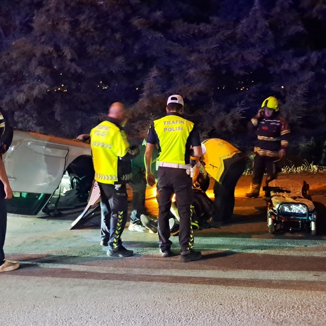 Takla atan araçta 2 kişi yaralandı