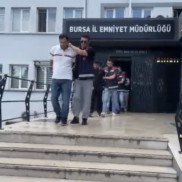 İş ve burs vaadiyle hesap avına çıkan şebekeye film gibi operasyon: Polis '...