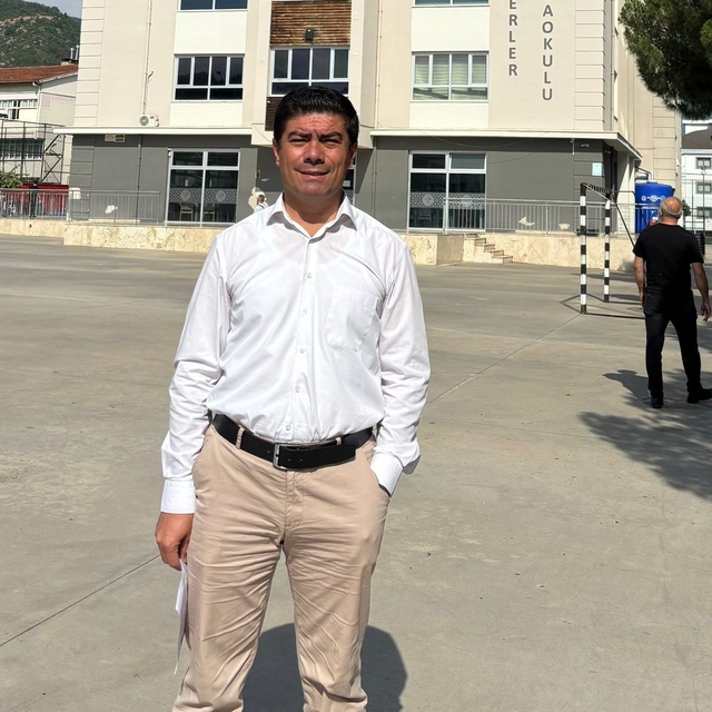 7 üniversite bitiren emekli asker 9.'su için sınava girdi