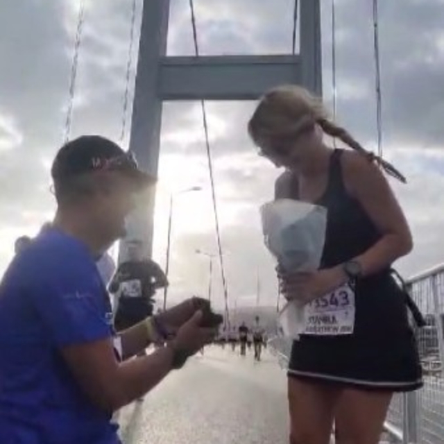 Sporla başlayan dostluk nikah masasında taçlandı
Düğün günü damatlık ve gel...