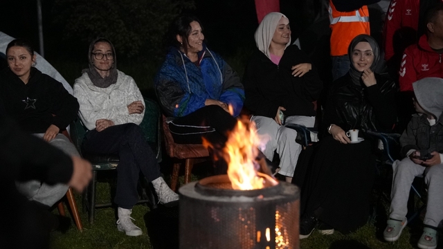 Gençler Samadere Şelalesi'nde bir araya geldi
Hem Düzce'yi tanıyorlar hem kamp yapıyorlar