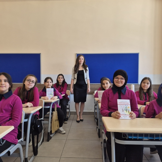Minik yürekler, kalemleriyle Gazze'nin sesi oldular
5'inci sınıf öğrenciler...