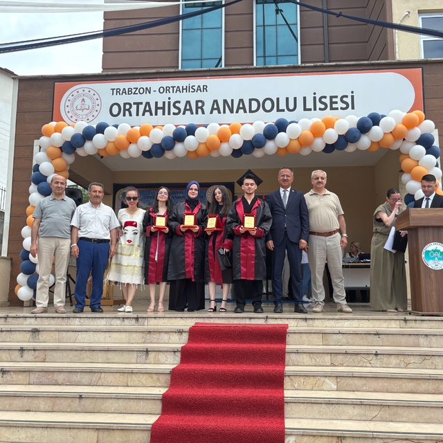 Ortahisar Anadolu Lisesi'nde mezuniyet töreni yapıldı
