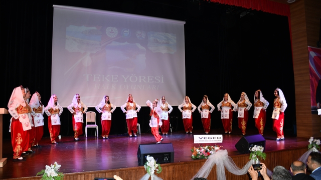 Vezirköprü'de Türk Halk Oyunları Gösterisi