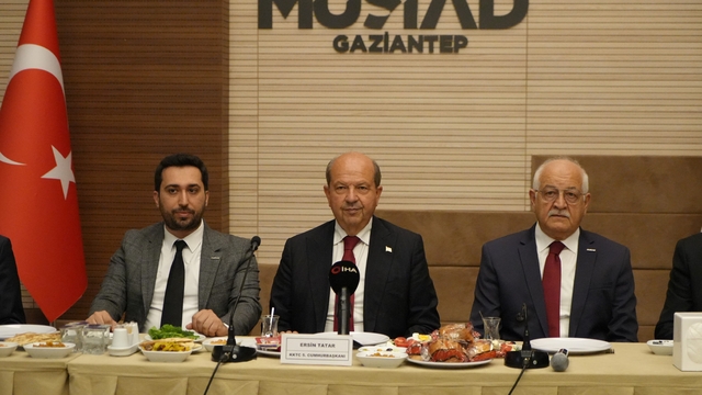 KKTC 5. Cumhurbaşkanı Ersin Tatar: "MÜSİAD, iş dünyasında bizlerin temsilcisidir"
"Kıbrıs, Türkiye'nin güvenliği ve geleceği açısından stratejik öneme sahip"
"Ana vatan, yavru vatan, mavi vatan ve gök vatan birlikte güçlüdür"
"KKTC'de turizm, eğitim ve tarım ön planda"
KKTC Yatırım ve Ticaret Fırsatları İstişare Toplantısı Gaziantep'te gerçekleşti