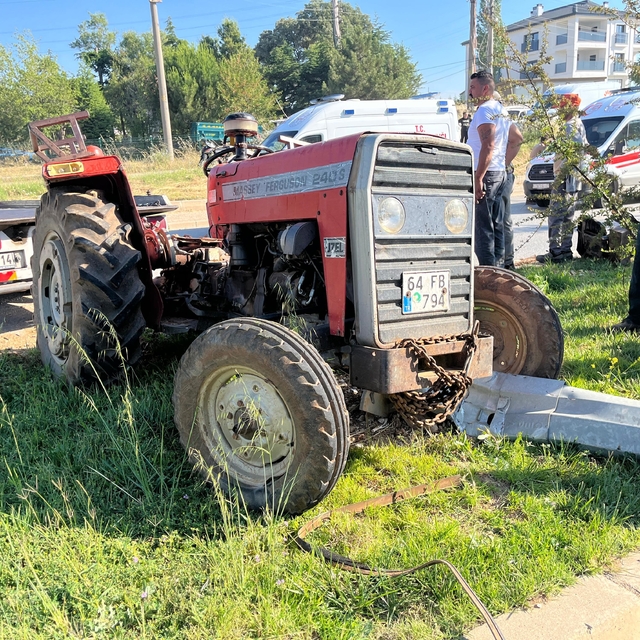 Uşak'ta meydana gelen trafik kazasında 4 kişi yaralandı