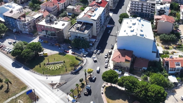 Altyapısı yenilenen caddede sıcak asfalt çalışmaları başladı
