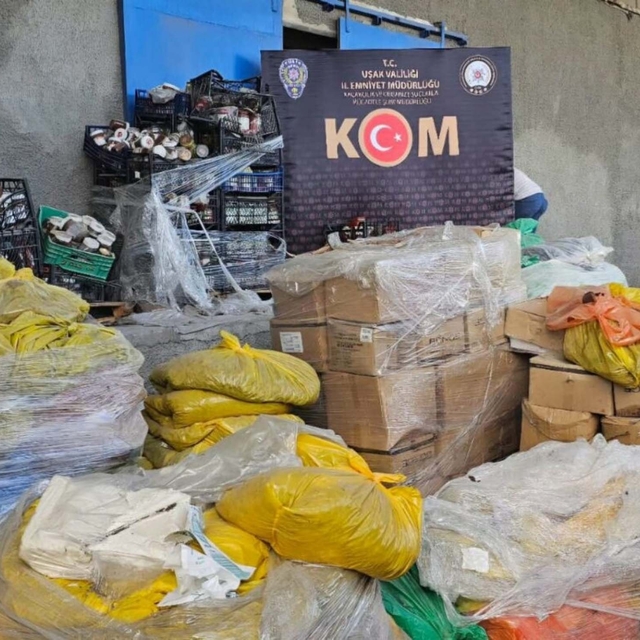 Uşak'ta 30 ton bozulmuş ürün imha edildi