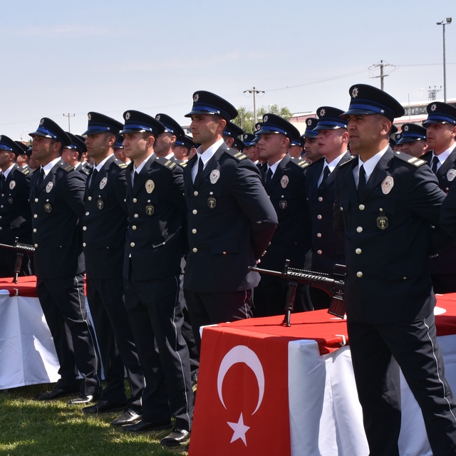 Afyonkarahisar'da eğitimini tamamlayan 432 polis adayı mezun oldu