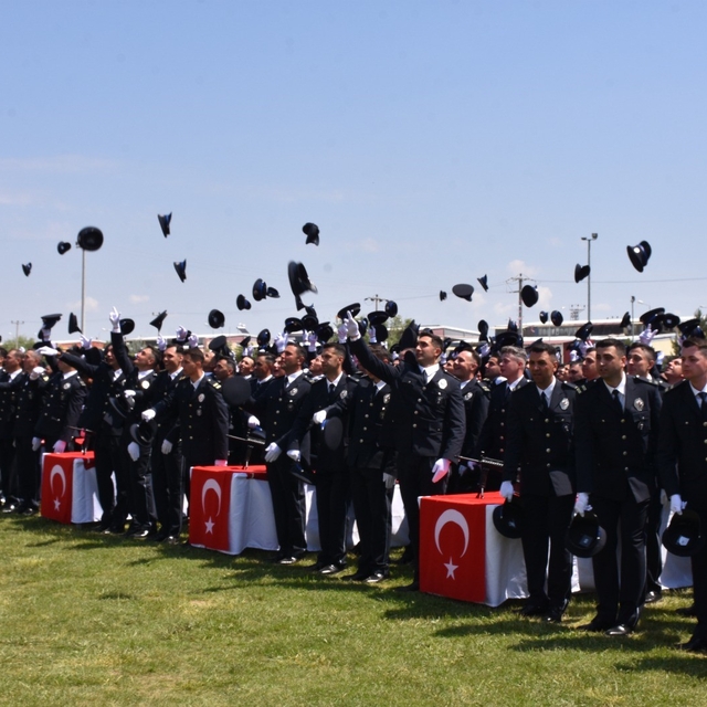 Afyonkarahisar POMEM'de 32. dönem mezuniyet heyecanı:
432 polis adayı ettik...