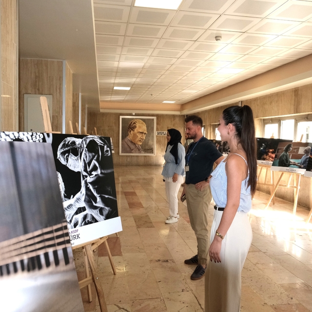 BUÜ'de fotoğraf sanatıyla kadın sağlığına vurgu