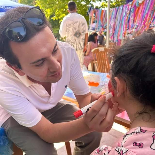 Menteşe'de gönüllü gençler miniklerin mutluluğuna ortak oldu