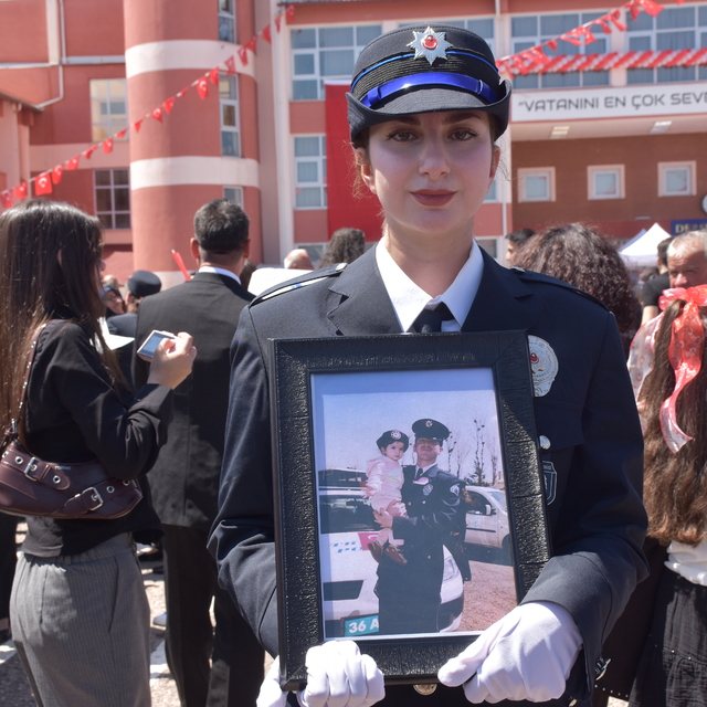 Deprem şehidi babasının izinden giden Şehriban, polis oldu
