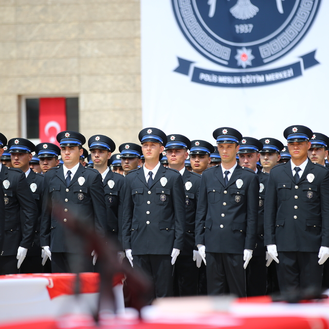 Adana'da eğitimlerini tamamlayan 608 polis adayı mezun oldu