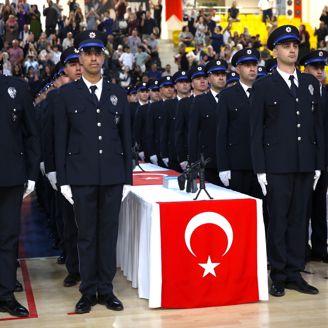 Bitlis'te 407 polis adayı mezuniyet sevinci yaşadı