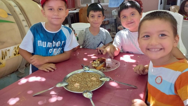 Sarıgöl'de aşure kazanları kaynamaya başladı