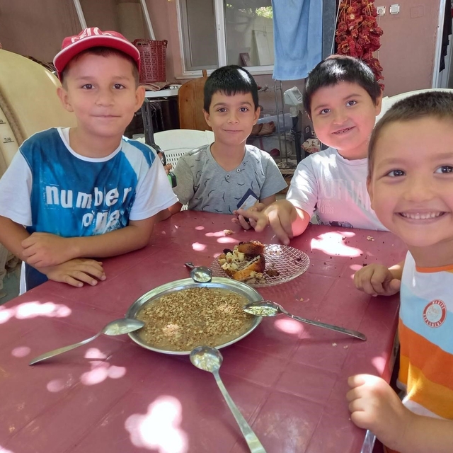 Sarıgöl'de aşure kazanları kaynamaya başladı