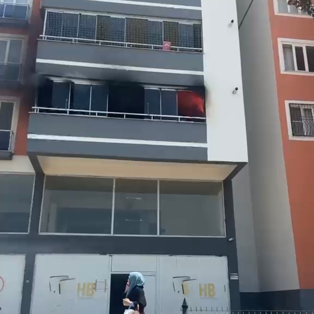 Yangın çıkan evde 3 kişi öldü, 1 kişi dumandan etkilendi