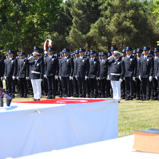 Samsun'da eğitimini tamamlayan 380 polis adayı mezun oldu