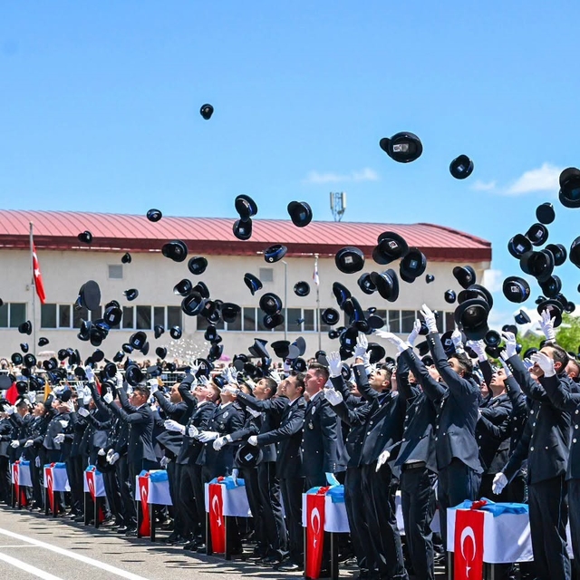 Erzurum'da 32. dönem polis adayları mezun oldu