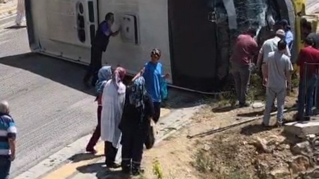 Kontrolden çıkan halk otobüsü devrildi: 1 yaralı